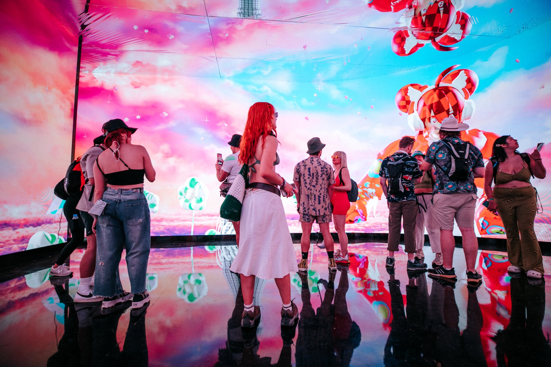 The crowd inside the mirrored room beneath a pink-and-blue sky with Yameii overhead