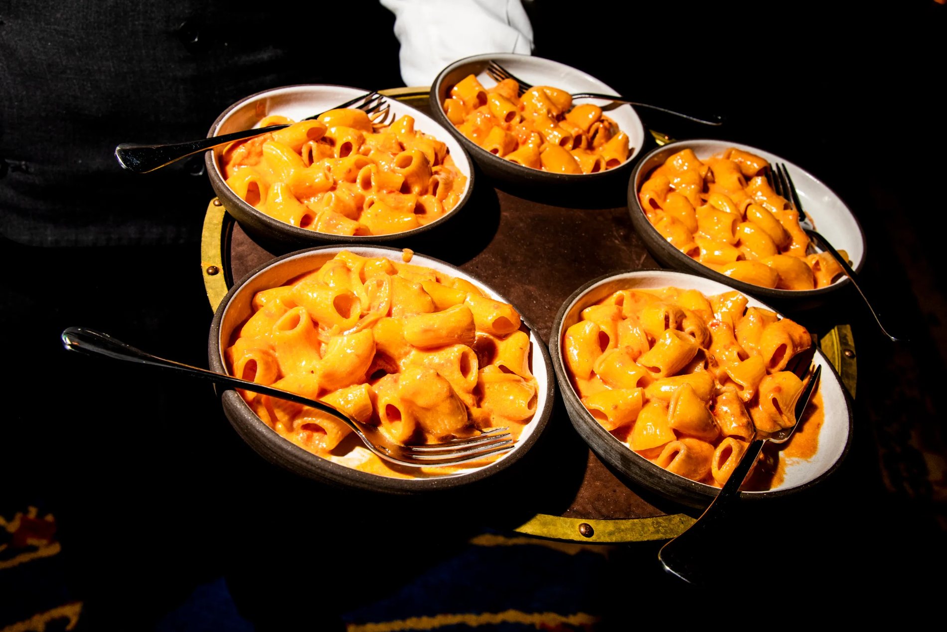 Bowls of mac and cheese passed on a tray